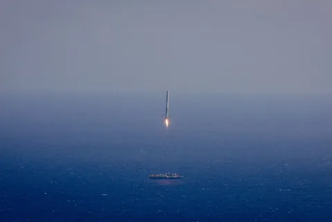 SpaceX roketini yeni iniş denemesi için hazırlıyor
