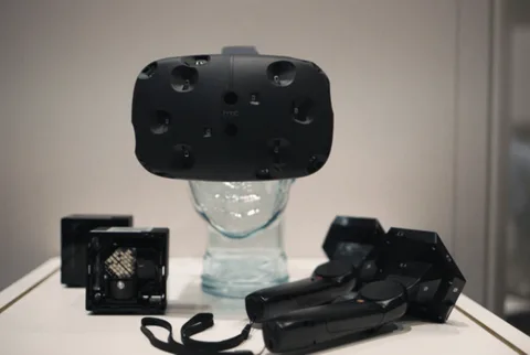Valve Vive VR başlığını seçilmiş geliştiricilere göndermeye başladı