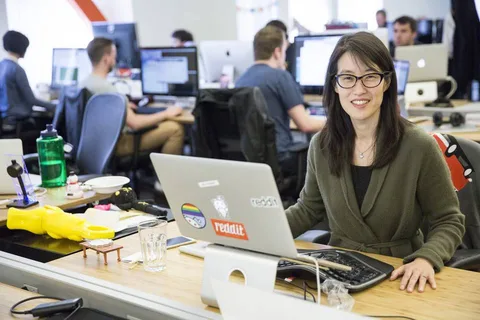 Ellen Pao Reddit’te takılmaya devam ediyor