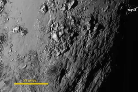 NASA Plüton’un ilk yüksek çözünürlüklü fotoğrafını paylaştı