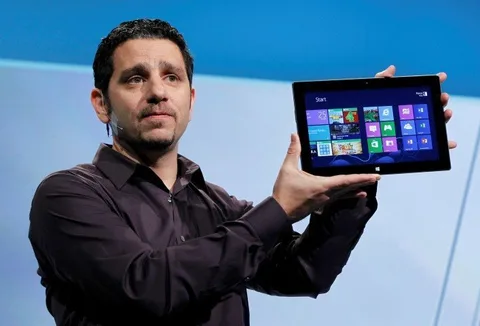 Surface’ten sorumlu Panos Panay şimdi Microsoft’un en iyi donanımlarının başında