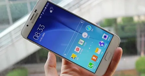 Samsung Galaxy A8 orta segment Galaxy S6 olacak gibi