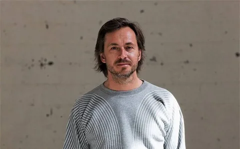 Apple tasarımcısı Marc Newson modern otomobillerin görüntüsünden nefret ediyor