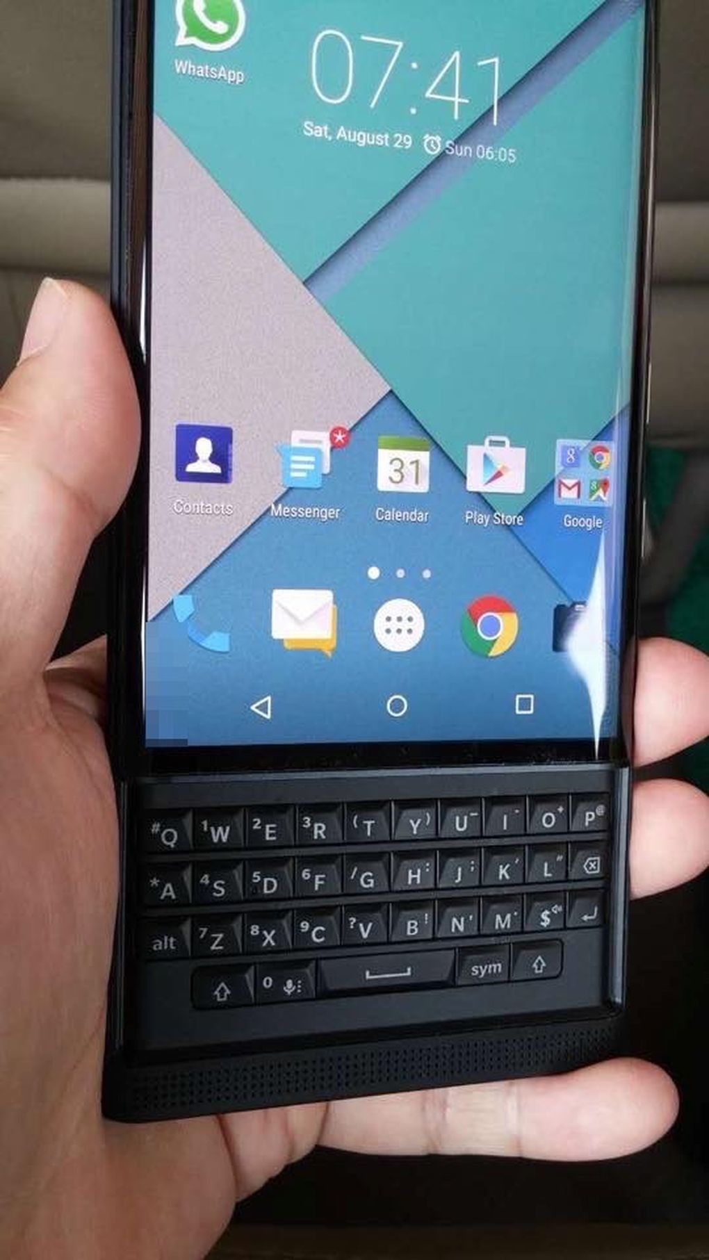 BlackBerry’nin kızaklı Android telefonu Venice’in fotoğrafları ortaya çıktı