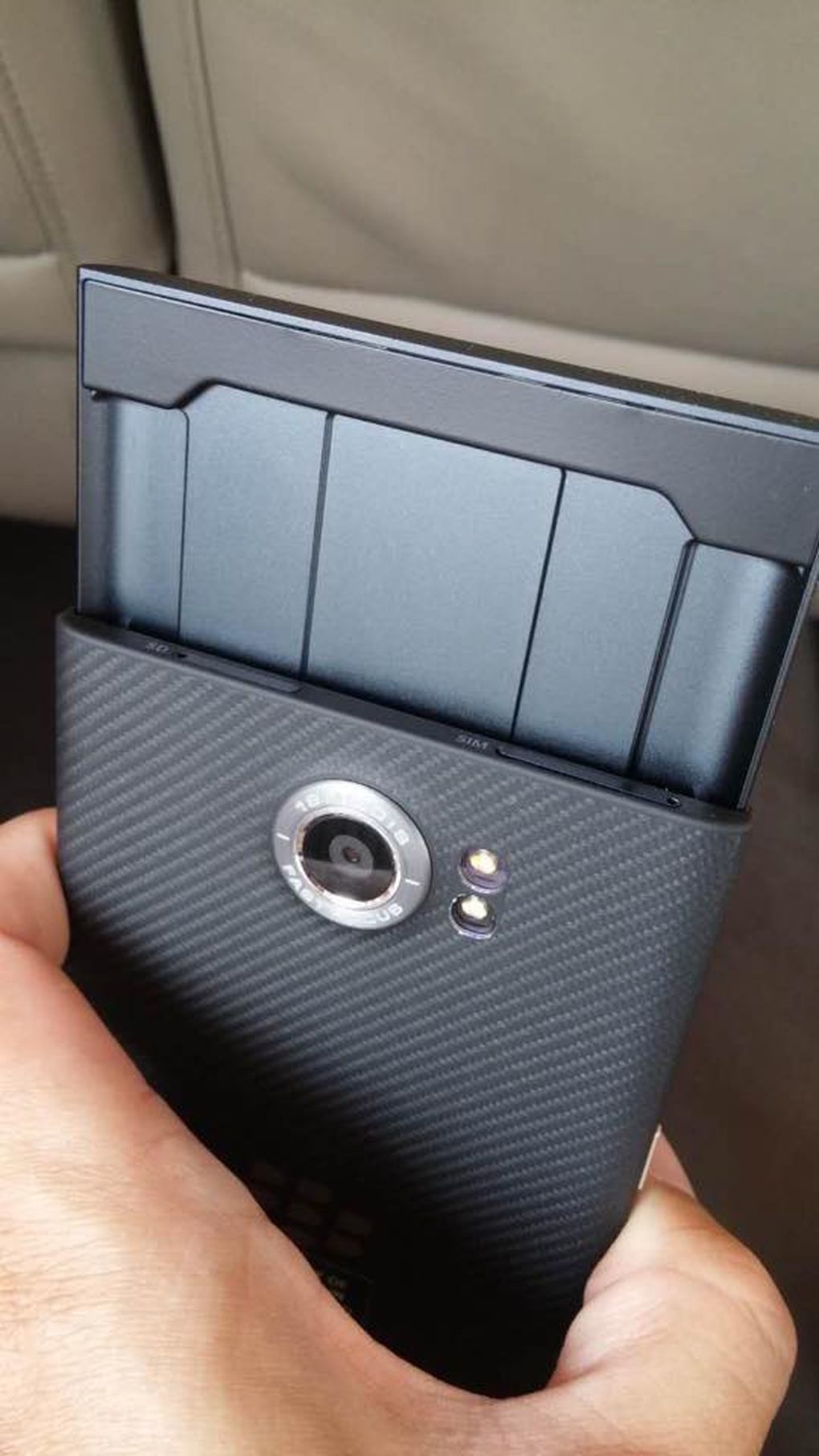 BlackBerry’nin kızaklı Android telefonu Venice’in fotoğrafları ortaya çıktı