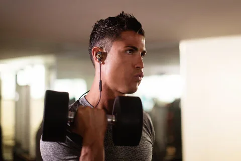 Cristiano Ronaldo Monster ile birlikte kendi kulaklık serisini oluşturdu
