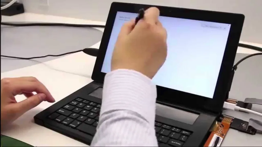 Surface klavyesi üzerinde e-ink ekranlı Başlat menüsü nasıl olurdu?