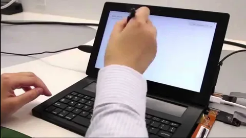 Surface klavyesi üzerinde e-ink ekranlı Başlat menüsü nasıl olurdu?
