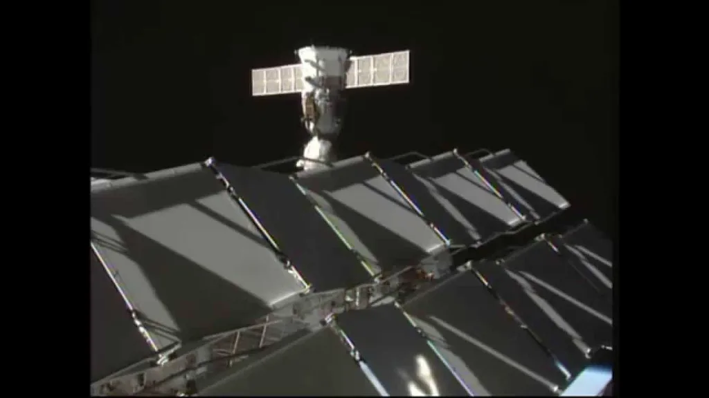 Video: Üç astronotun Soyuz kapsülünü Uluslararası Uzay İstasyonu’na park etmesini izleyin