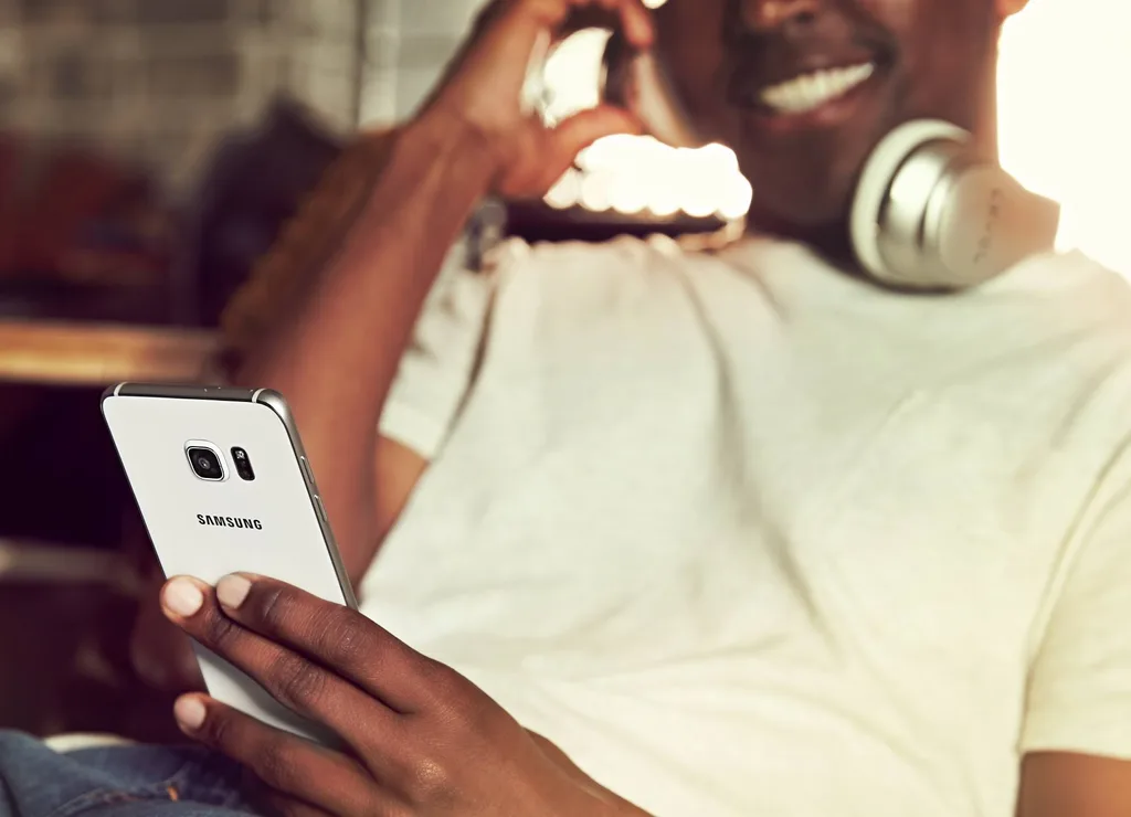 Samsung’un yeni akıllı telefonlarıyla YouTube’da canlı yayın yapılabilecek