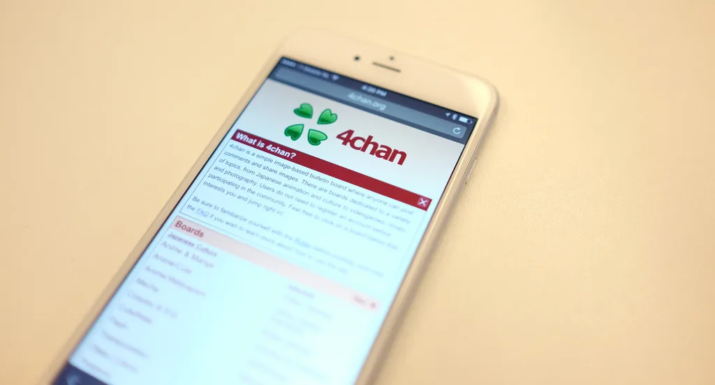 4chan 2 channel’ın kurucusuna satıldı