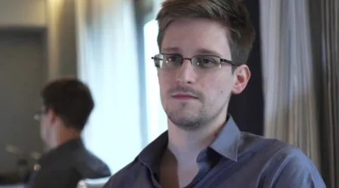 Avrupa Parlamentosu Edward Snowden’a yönelik suçlamaların düşürülmesi için çağrıda bulundu
