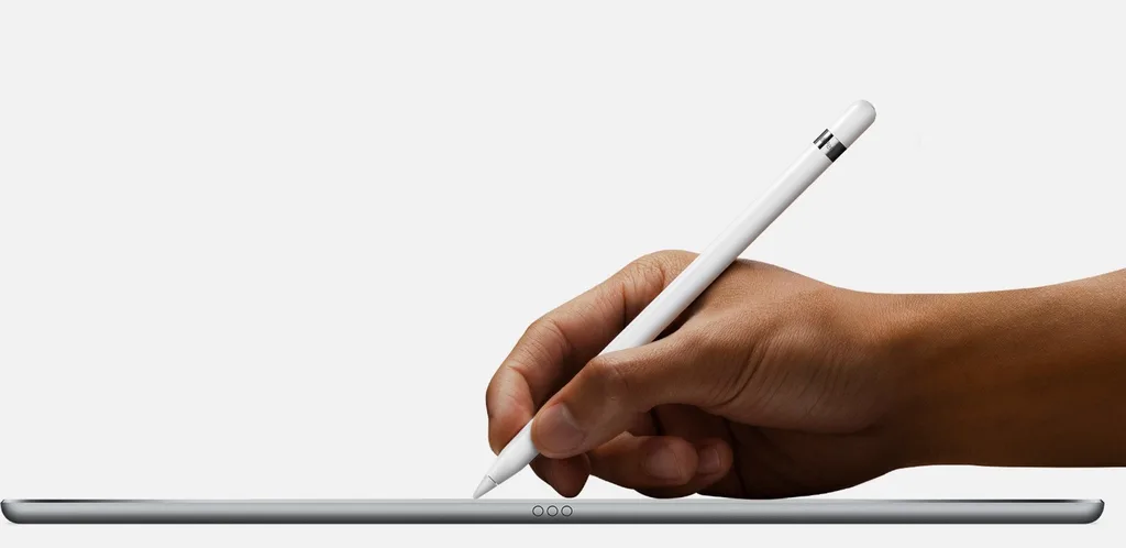 Apple Pencil’ın Lightning kablosuyla şarj edilmesi için adaptör gerekecek