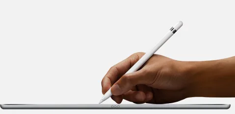 Apple Pencil’ın Lightning kablosuyla şarj edilmesi için adaptör gerekecek