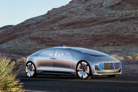 Mercedes “yüksek kaliteli” sürücüsüz taksi servisinin iyi bir fikir olduğunu düşünüyor