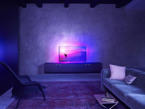Philips 8601 UHD TV eşsiz ses deneyimini Ambilght ve Android TV ile birleştiriyor