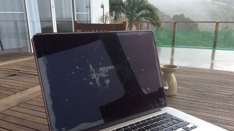 Apple yıpranmış MacBook Pro ekran kaplamalarını değiştiriyor