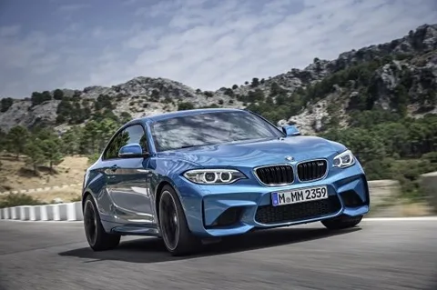 BMW M2 Coupe M serisi tasarımını dinamik özelliklerle buluşturuyor