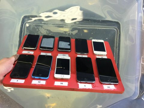 Video: Geçmişten bugüne tüm iPhone modelleri suya dayanıklılık testinde