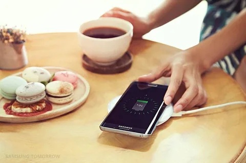 Samsung Galaxy Note 5 veya Galaxy S6 edge+ alanlara kablosuz şarj standı hediye ediyor