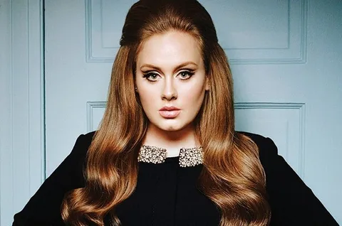 Adele yeni albümü “25” ile satış rekorlarını kırmaya başladı