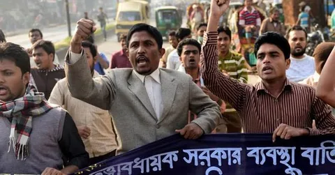 Bangladeş Facebook ve sohbet servislerine erişimi engelledi