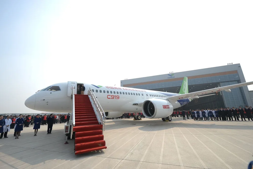 Çin Boeing 737 ile kapışacak yeni yolcu uçağını tanıttı