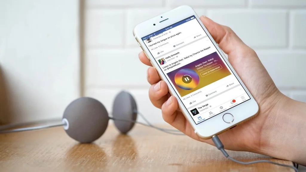 Facebook Müzik Hikayeleri masaüstüne taşınıyor