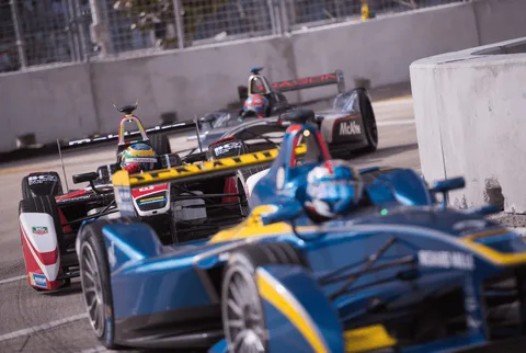 Formula E dünyanın ilk sürücüsüz otomobil yarış serisini duyurdu