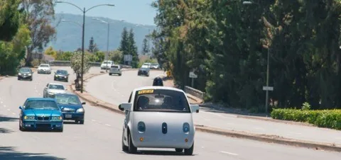 Google sürücüsüz otomobil teknolojisiyle Uber’e de rakip olacak