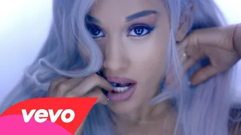 Ariana Grande yeni klibinde Samsung Galaxy Note 5 ile boy gösteriyor