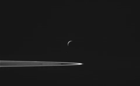 Cassini Satürn’ün uydu yüzeyinin 48 kilometre üstünden uçtu