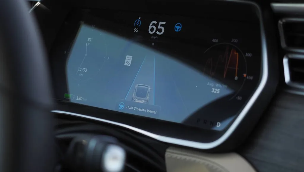 Tesla Autopilot için hazırladığı ilk güvenlik raporunu yayınladı