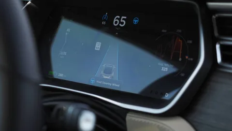 Tesla Autopilot için hazırladığı ilk güvenlik raporunu yayınladı