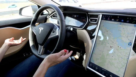 Tesla Hong Kong’da Autopilot özelliğini devredışı bırakmak zorunda kaldı