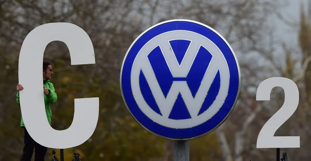 Volkswagen emisyon skandalı yüzünden 3.3 milyar avroluk tazminat davasıyla karşı karşıya