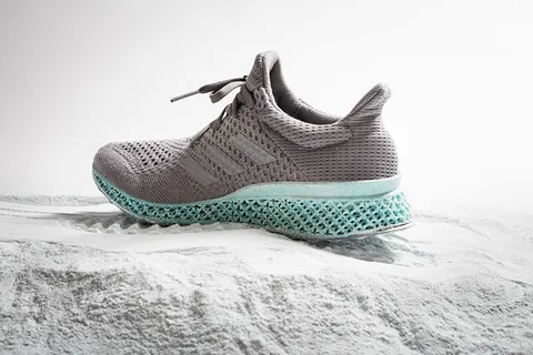 Adidas’ın üç boyutlu yazıcıdan çıkan ayakkabıları okyanus atıklarından üretildi