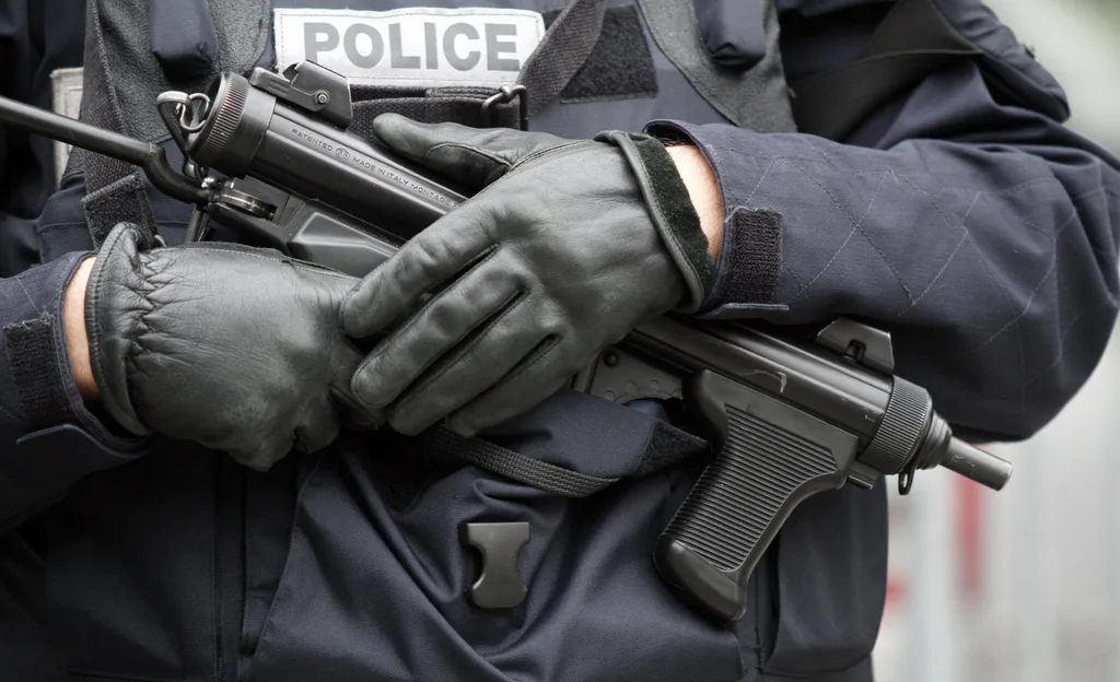 Fransa polisi acil durumlarda herkese açık kablosuz ağları engellemek istiyor