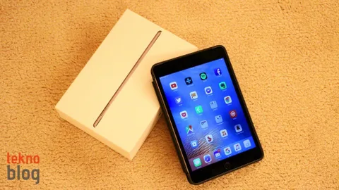 Video: iPad mini 4 Kutusundan Çıkıyor