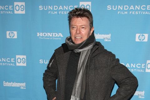 David Bowie 69 yaşından kanser nedeniyle hayatını kaybetti