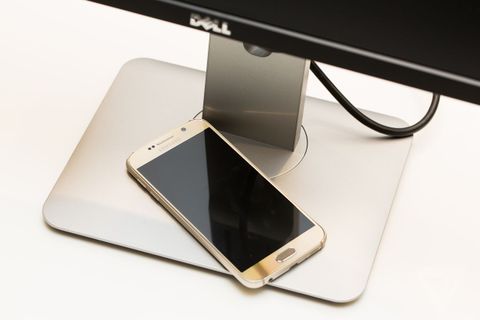 Dell yeni kablosuz monitörüyle telefonlara kablosuz şarj imkanı sunuyor