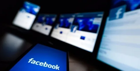 Facebook Haber Kaynağı videolarını otomatik olarak sesli oynatabilir