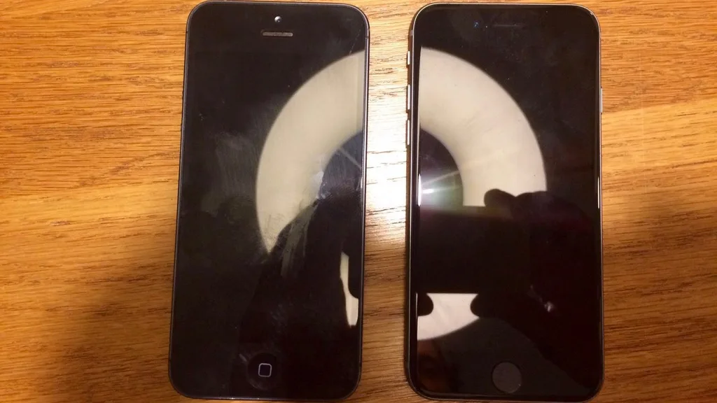 Bu fotoğraftaki telefon iPhone 5se mi?