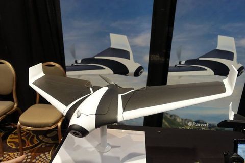 Parrot Disco Drone saatte 80 kilometre hıza ulaşabiliyor