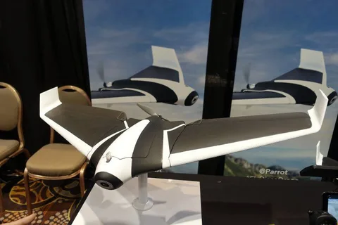 Parrot Disco Drone saatte 80 kilometre hıza ulaşabiliyor