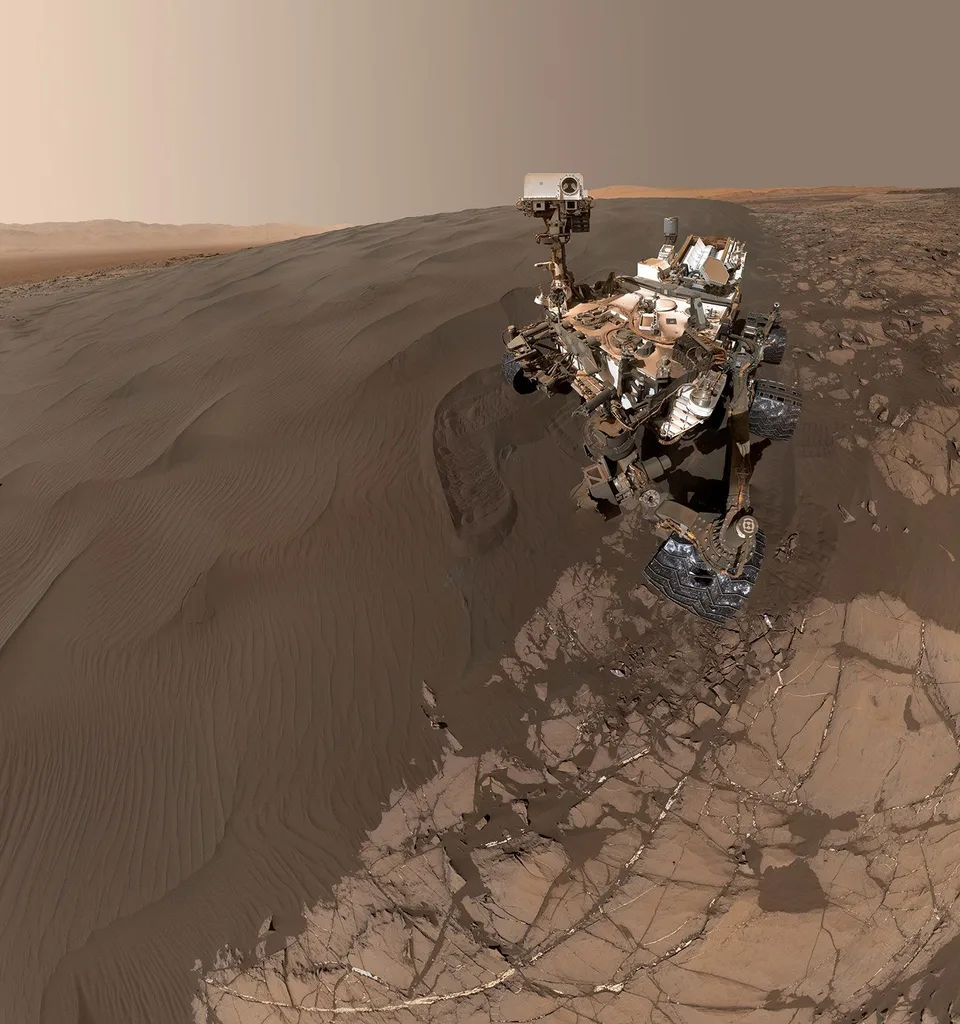 Curiosity Mars’ta kum tepesinin üstünde selfie çekti