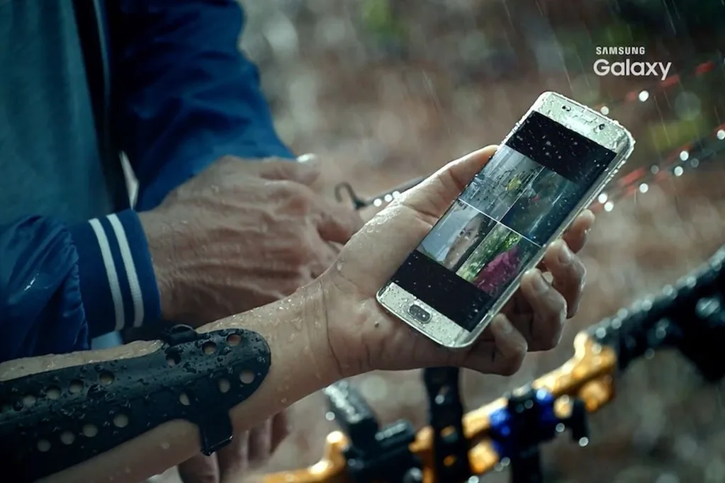 Samsung Galaxy S7 videosu suya dayanıklı olduğunu ve kablosuz şarjı doğruluyor