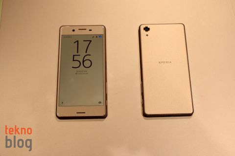 Sony Mobile yeniden kâra geçmeyi başardı