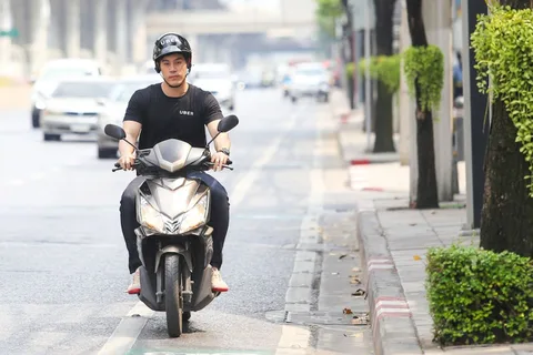 Uber motosiklet servisini faaliyete geçirdi