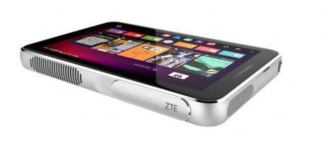 ZTE Spro Plus lazer projektör ile tam teşekküllü tableti birleştiriyor